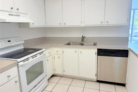 700 NW 214th St # 202, Miami Gardens FL 33169