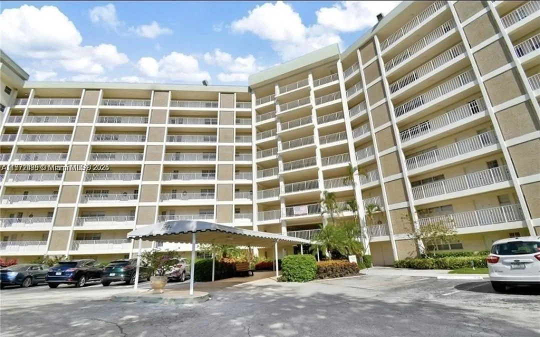 3090 N Course Dr # 405, Pompano Beach FL 33069