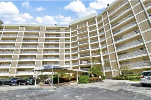 3090 N Course Dr # 405, Pompano Beach FL 33069