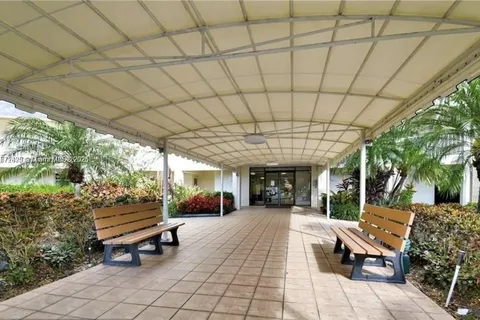 3090 N Course Dr # 405, Pompano Beach FL 33069