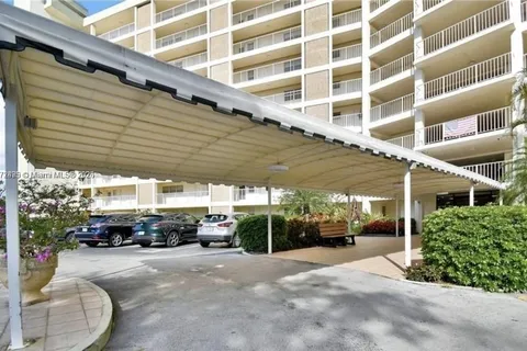 3090 N Course Dr # 405, Pompano Beach FL 33069