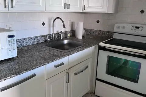 90 Fanshaw C # 90, Boca Raton FL 33434