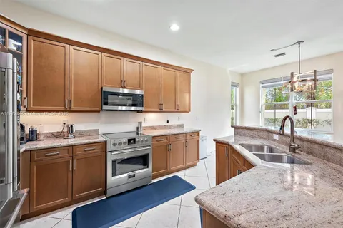 5264 Cambridge Ct, Palm Beach Gardens FL 33418