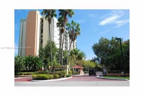 16919 N Bay Rd # 214, Sunny Isles Beach FL 33160