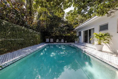 420 NE 87 St, El Portal FL 33138