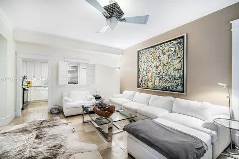 556 Loretto Ave # 14, Coral Gables FL 33146