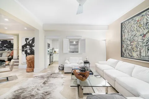 556 Loretto Ave # 14, Coral Gables FL 33146