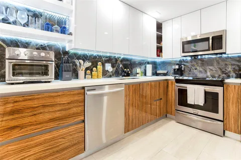 2821 N N Miami Beach Blvd # 5M, North Miami Beach FL 33160