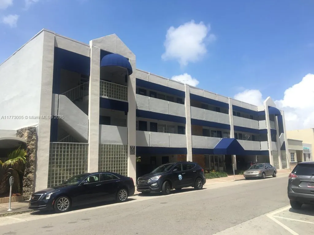145 Madeira Ave # 209, Coral Gables FL 33134