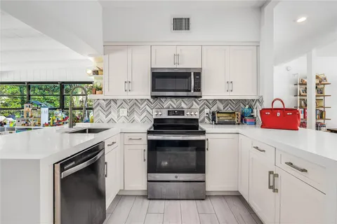 1965 Alamanda Dr, North Miami FL 33181
