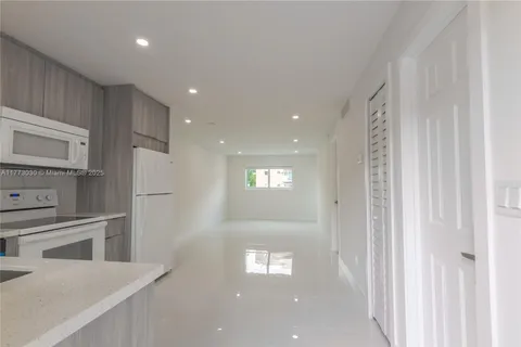 3755 NE 167th St # 6, North Miami Beach FL 33160