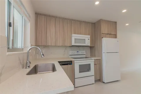 3755 NE 167th St # 6, North Miami Beach FL 33160