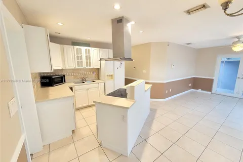 2070 NW 6th Ave, Pompano Beach FL 33060
