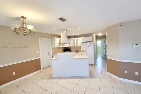 2070 NW 6th Ave, Pompano Beach FL 33060