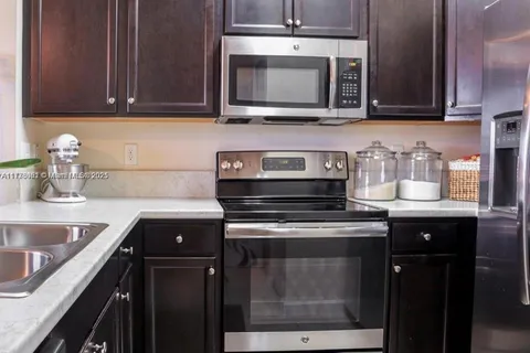 2819 SE 1st Dr # 27, Homestead FL 33033
