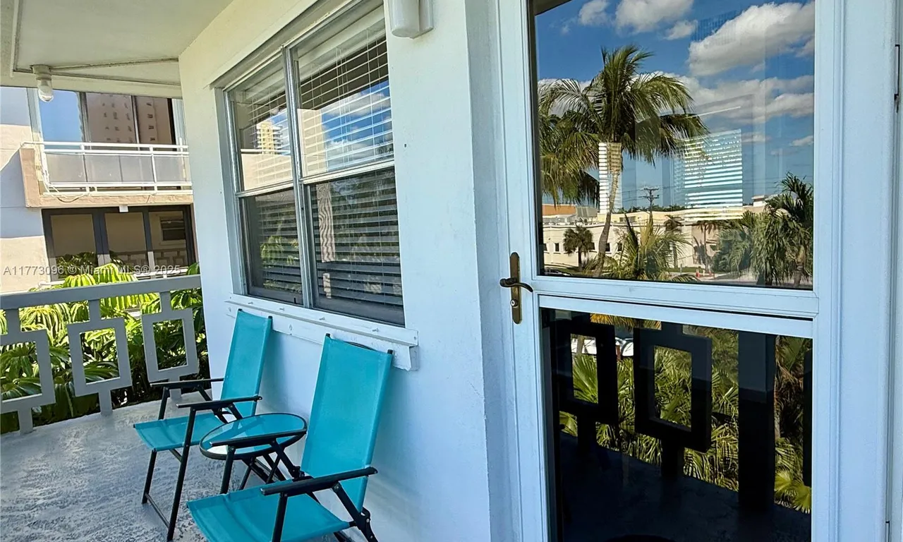 467 Golden Isles Dr # 310, Hallandale Beach FL 33009