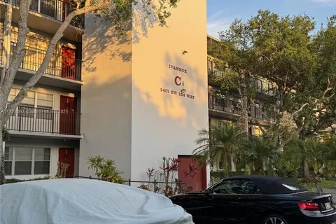 1401 SW 134th Way # 105C, Pembroke Pines FL 33027