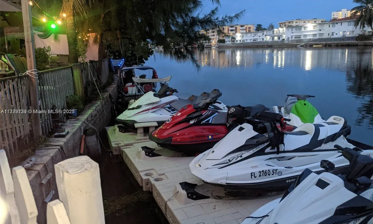 7737 Hawthorne Ave (Waterfront) # 7737, Miami Beach FL 33141