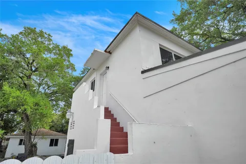 3041 NW 15th St # 3043, Miami FL 33125