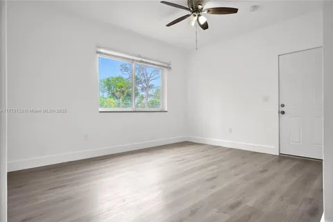 3041 NW 15th St # 3043, Miami FL 33125