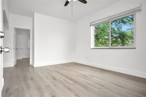 3041 NW 15th St # 3043, Miami FL 33125