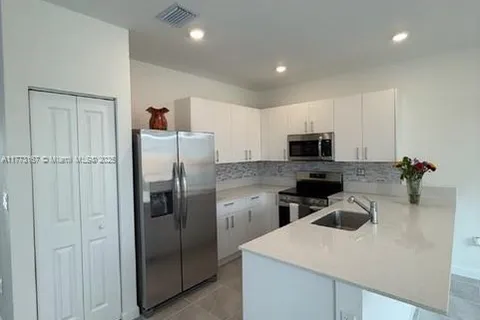 687 SE 14th St # 687, Homestead FL 33034