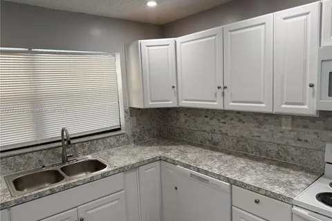 7732 balboa, st # 7732, Sunrise FL 33351