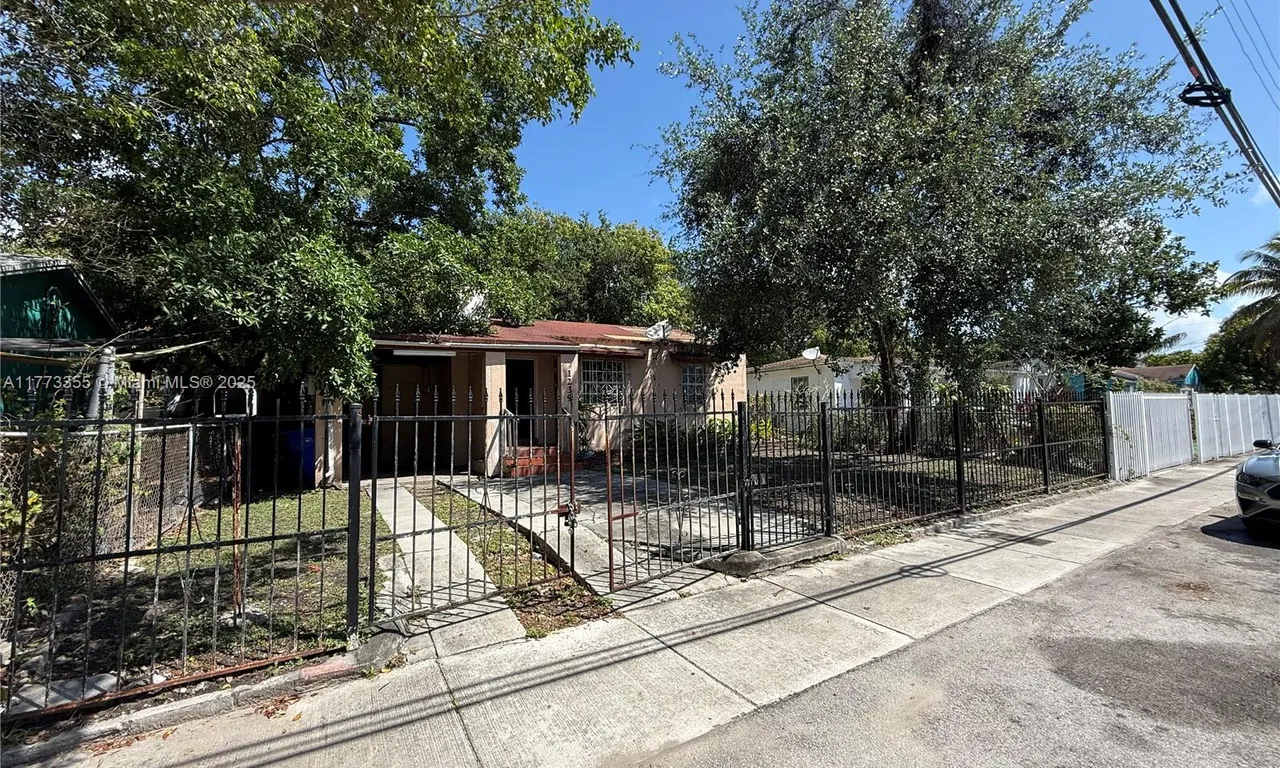 1239 NW 31st St, Miami FL 33142