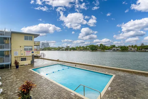 6484 Indian Creek Dr # 204, Miami Beach FL 33141