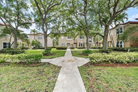 16035 Emerald Cove Rd, Weston FL 33331