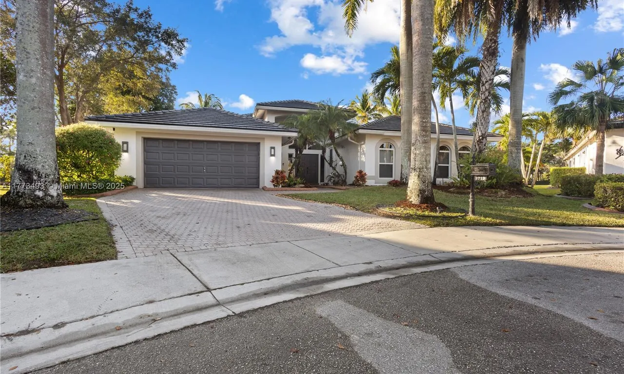 3719 Oak Ridge Cir, Weston FL 33331