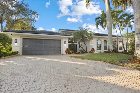 3719 Oak Ridge Cir, Weston FL 33331