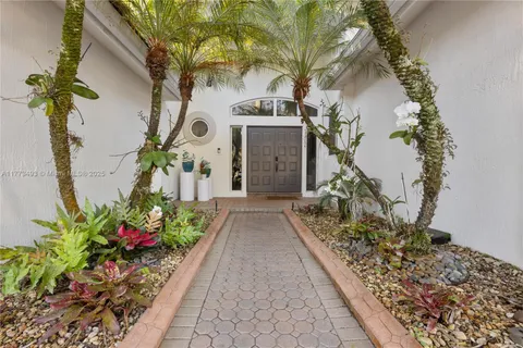 3719 Oak Ridge Cir, Weston FL 33331