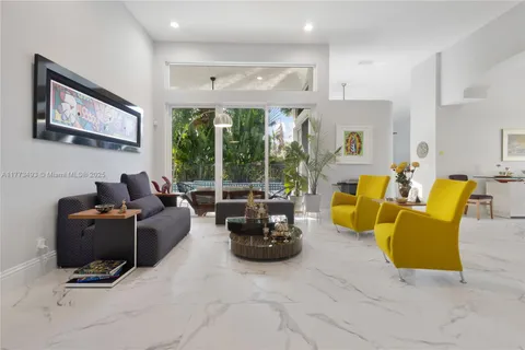 3719 Oak Ridge Cir, Weston FL 33331