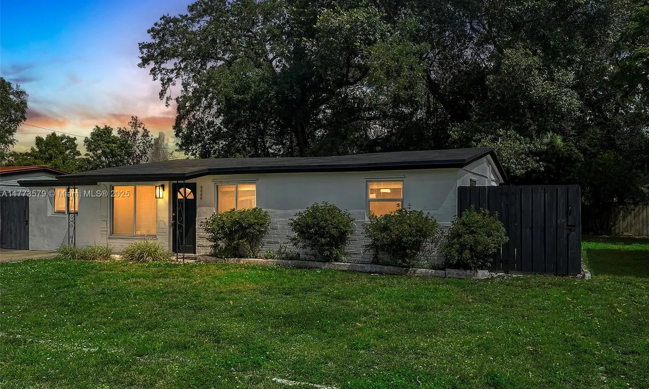 5709 Douglas St, Hollywood FL 33021