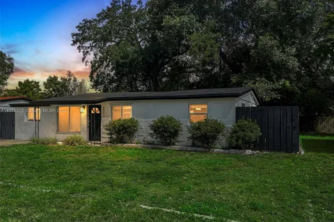 5709 Douglas St, Hollywood FL 33021