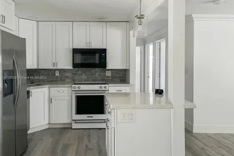 5709 Douglas St, Hollywood FL 33021