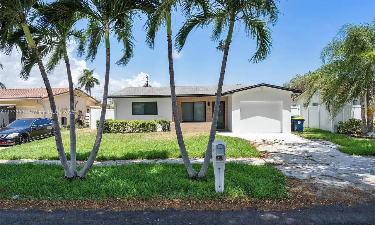 233 SE 4th Ter, Dania Beach FL 33004