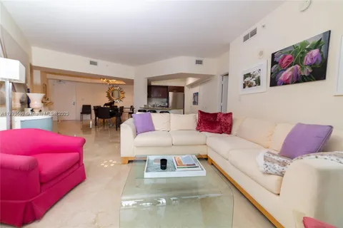 20000 E Country Club Dr # 1107, Aventura FL 33180