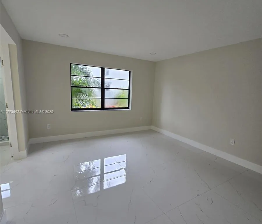 800 NW 105th Pl # B3, Miami FL 33172