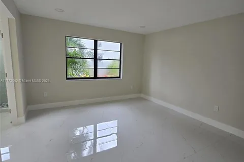 800 NW 105th Pl # B3, Miami FL 33172