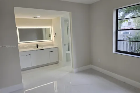 800 NW 105th Pl # B3, Miami FL 33172