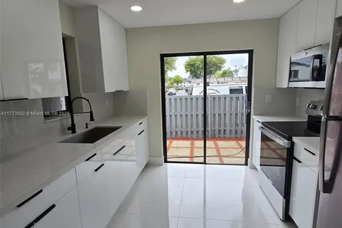 800 NW 105th Pl # B3, Miami FL 33172