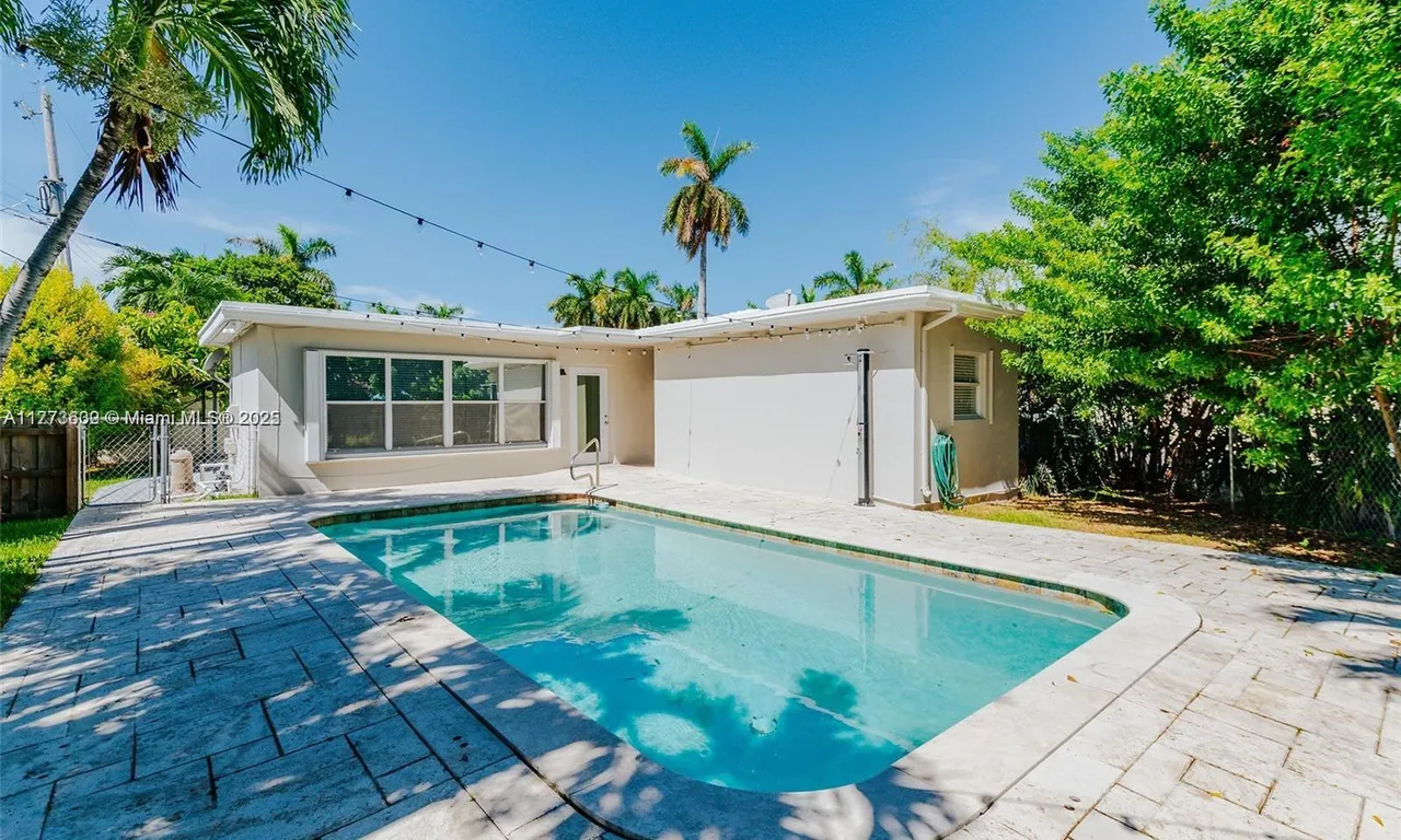 219 NE 11th Ave #1-2, Hallandale Beach FL 33009