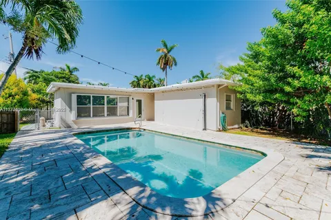 219 NE 11th Ave #1-2, Hallandale Beach FL 33009