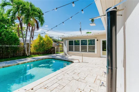 219 NE 11th Ave #1-2, Hallandale Beach FL 33009