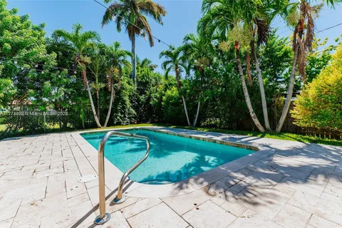 219 NE 11th Ave #1-2, Hallandale Beach FL 33009