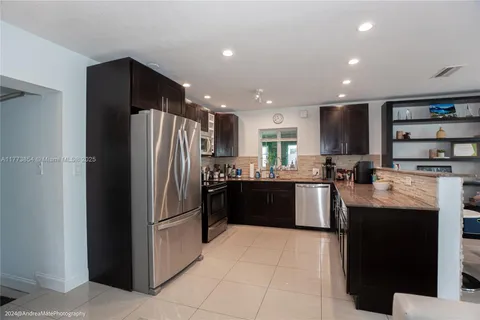 5901 NE 4th Ave # 1, Oakland Park FL 33334
