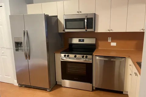 1261 SE 27th St # 104, Homestead FL 33035