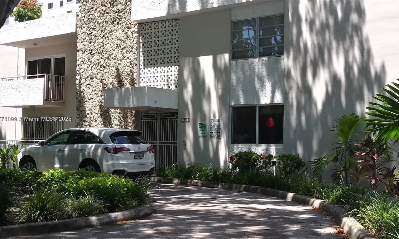 1235 Mariposa Ave # 10, Coral Gables FL 33146